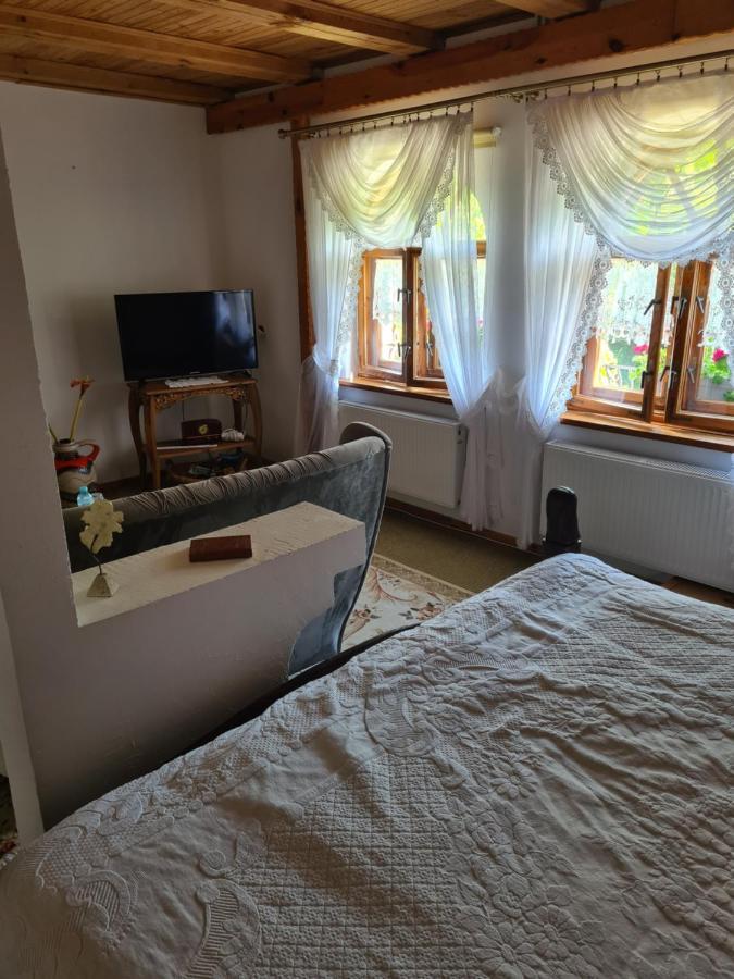 Dworek Sw.Antoniego Slawutowo Buitenkant foto