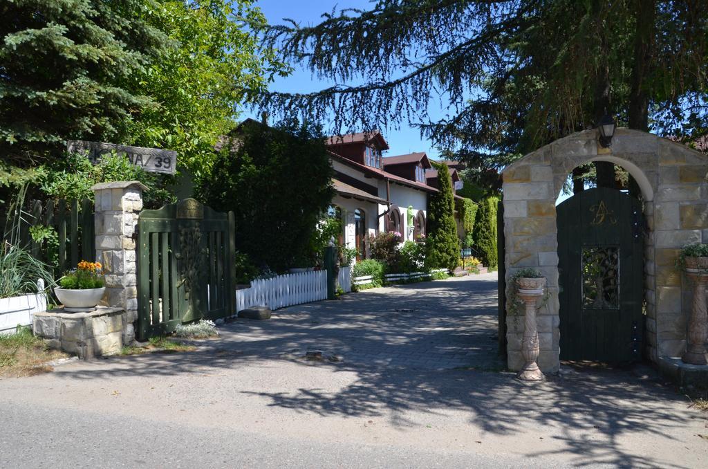 Dworek Sw.Antoniego Slawutowo Buitenkant foto
